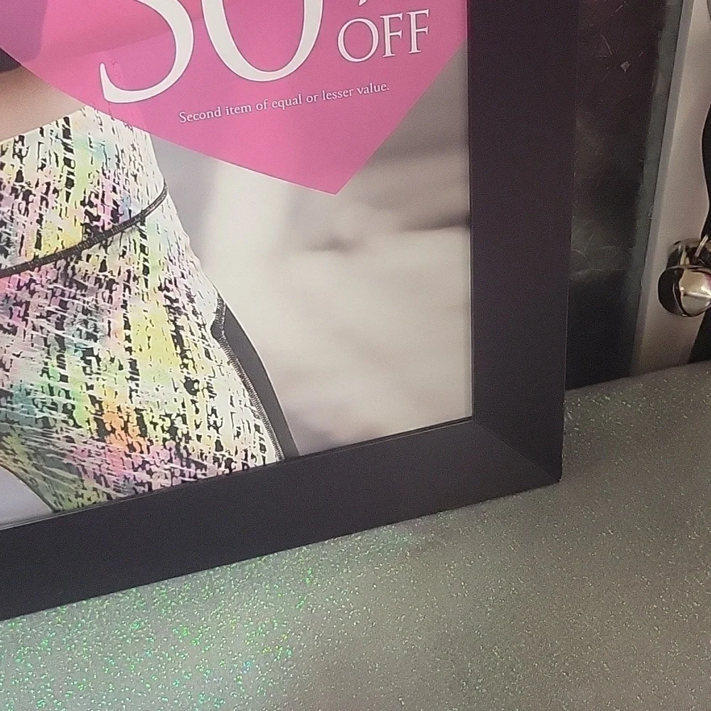 VS RARE Wall Picture/ Photo Display Poster Knock Out Bras! - Picture 7 of 8